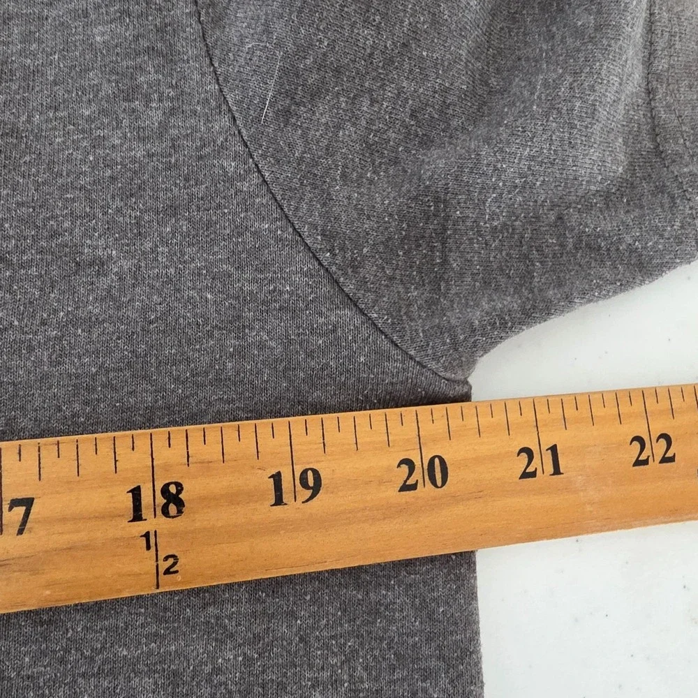 The North Face T Shirt Mens‎ Medium Gray Spell Out Logo Statement Hiking Casual